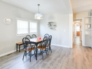 Dining - 3 BR 2 BA located in the Montego Bay Community, 2 Pools Tennis. Pets welcome (Ocean City)