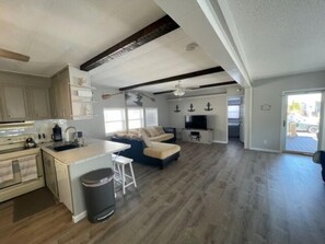 Living area - 3 BR 2 BA located in the Montego Bay Community, 2 Pools Tennis. Pets welcome (Unknown)