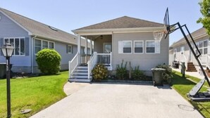 A residential house with a front yard, a basketball hoop, and a well-maintained lawn. - 3 BR 2 BA located in the Montego Bay Community, 2 Pools Tennis. Pets welcome (Ocean City)