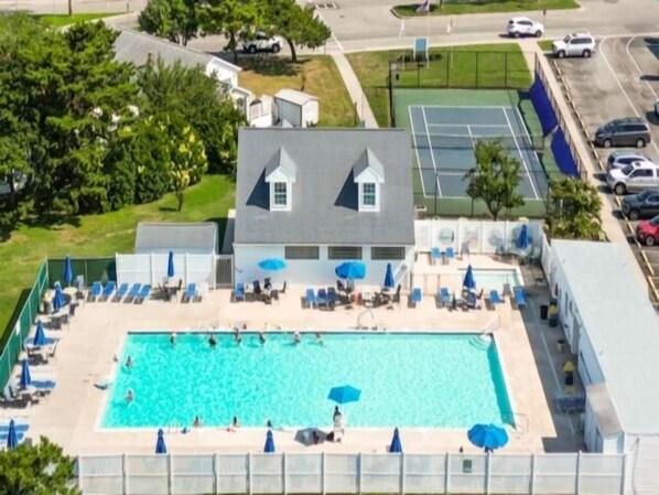 An aerial view of a hotel with a swimming pool, lounge chairs, and umbrellas. - 3 BR 2 BA located in the Montego Bay Community, 2 Pools Tennis. Pets welcome (Ocean City)