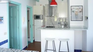 Fridge, microwave, dishwasher, cookware/dishes/utensils - Gemütliche Wohnung mit Parkplatz und Aussicht by Interhome (Finale Ligure)