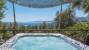 Outdoor spa tub - Gemütliche Wohnung mit Parkplatz und Aussicht by Interhome (Finale Ligure)