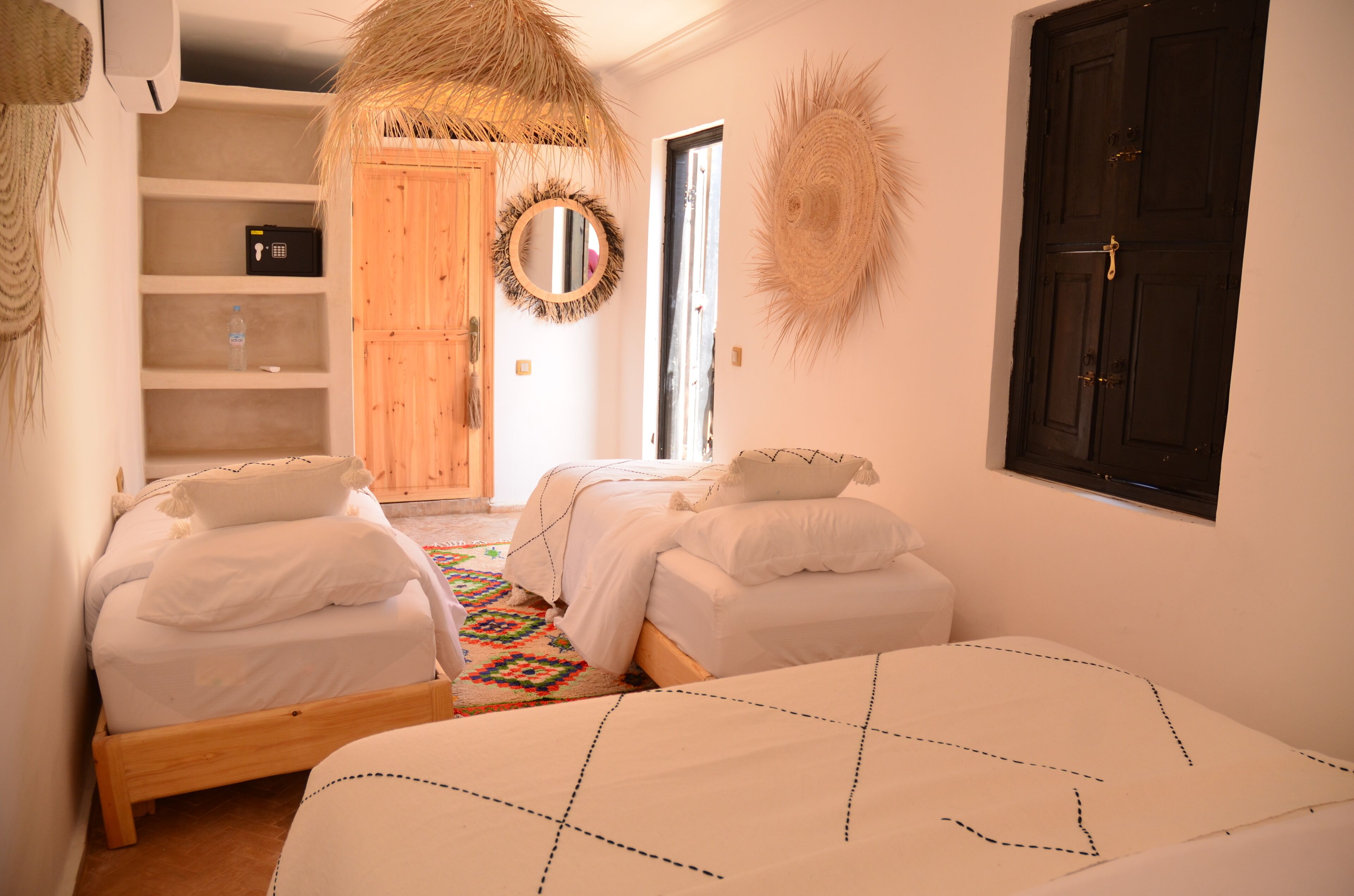 Chambre Quadruple Confort | Coffres-forts dans les chambres, fer et planche à repasser