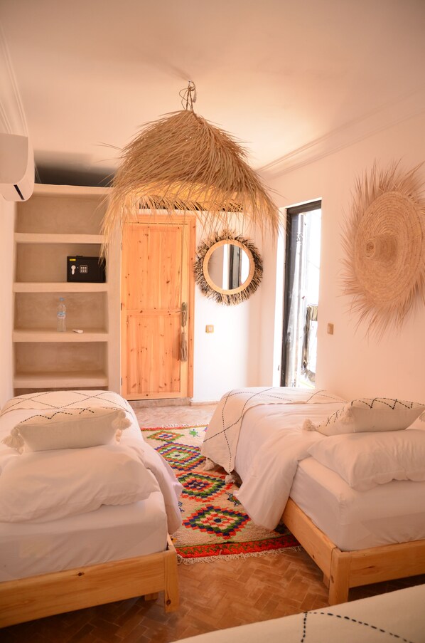 Comfort-Vierbettzimmer | Zimmersafe, Bügeleisen/Bügelbrett, kostenloses WLAN