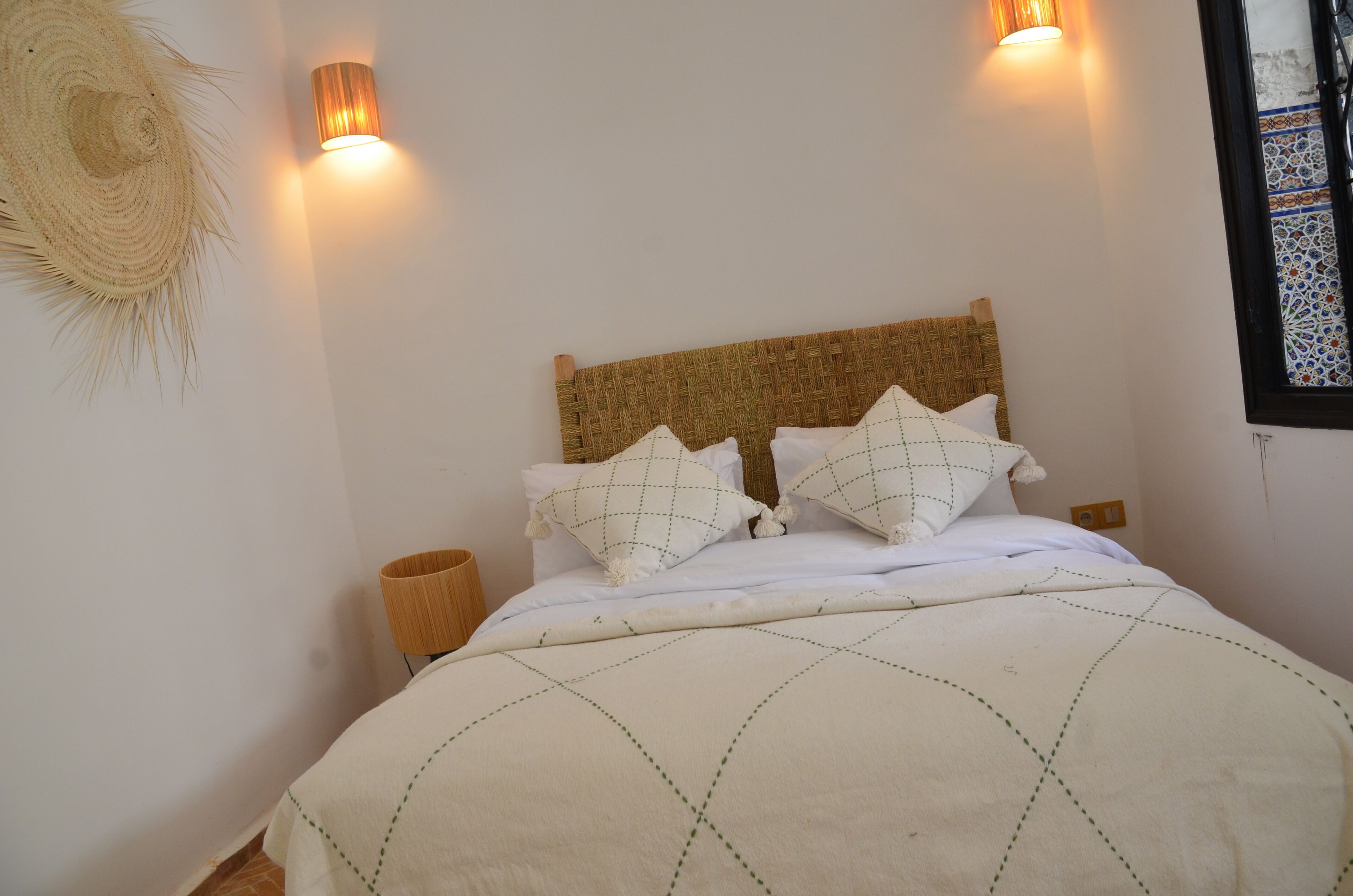 Quarto casal conforto, chuveiro com barras de apoio, varanda