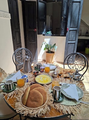 Breakfast buffet - Riad Ayana (Marrakech)