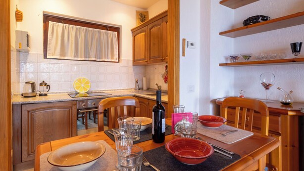 Fridge, oven, cookware/dishes/utensils - A Moment of Peace by Interhome (Porto Valtravaglia)