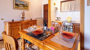 Dining - A Moment of Peace by Interhome (Porto Valtravaglia)