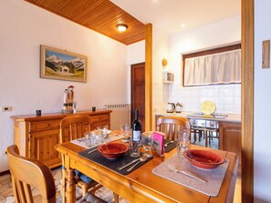 Dining - A Moment of Peace by Interhome (Porto Valtravaglia)