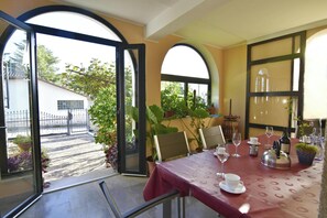 Apartment, 2 Bedrooms, Patio, Garden View | Dining room - Umag Flat Near Center and Beach (Umag)