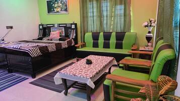 4 bedrooms, iron/ironing board, WiFi