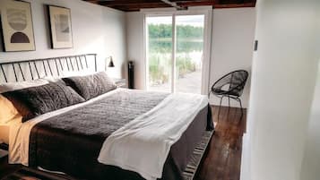 Deluxe Cottage, Patio, Lake View