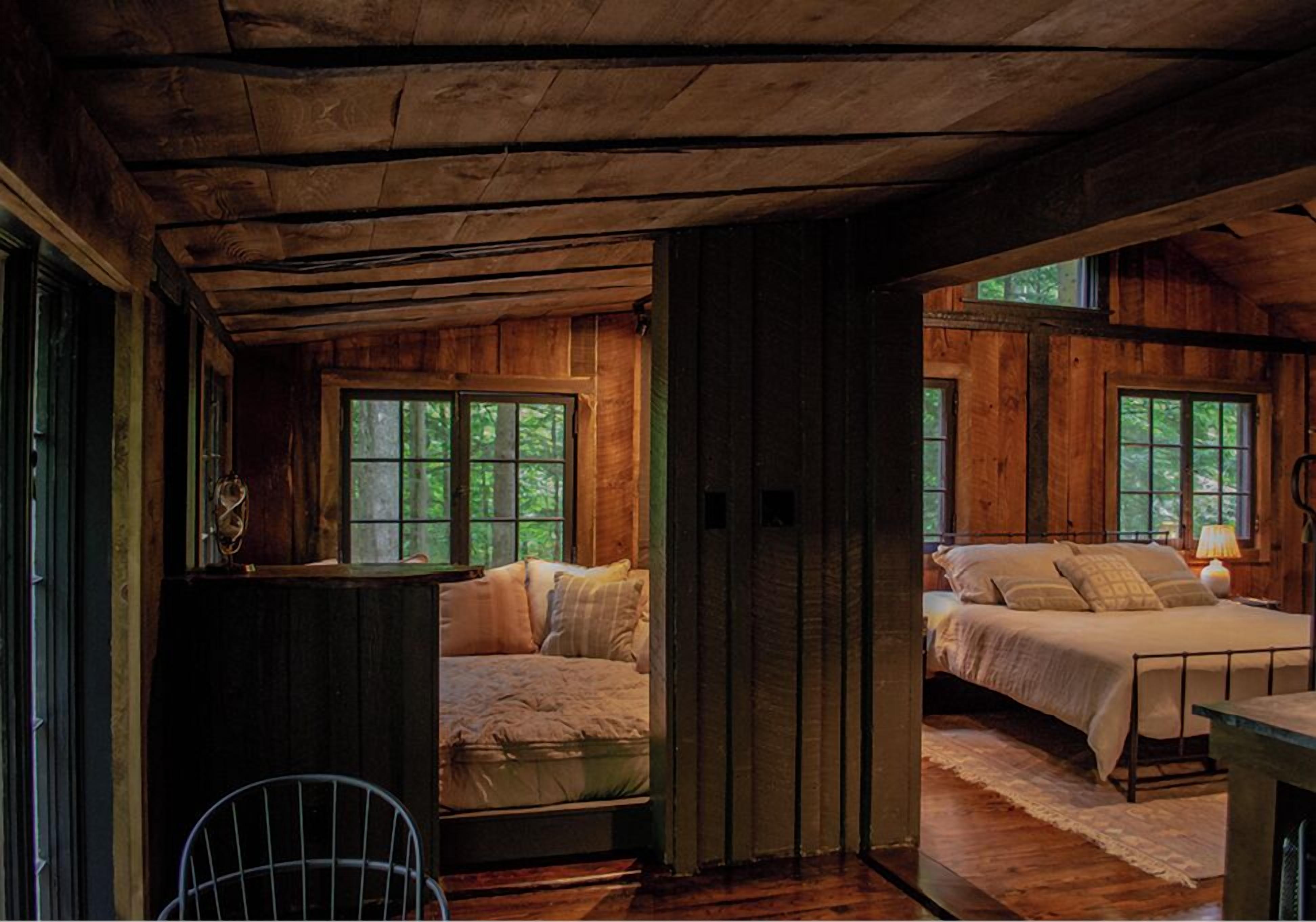 Stuga - uteplats - sjöutsikt