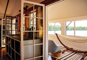 Deluxe Cottage, Patio, Lake View | Living area