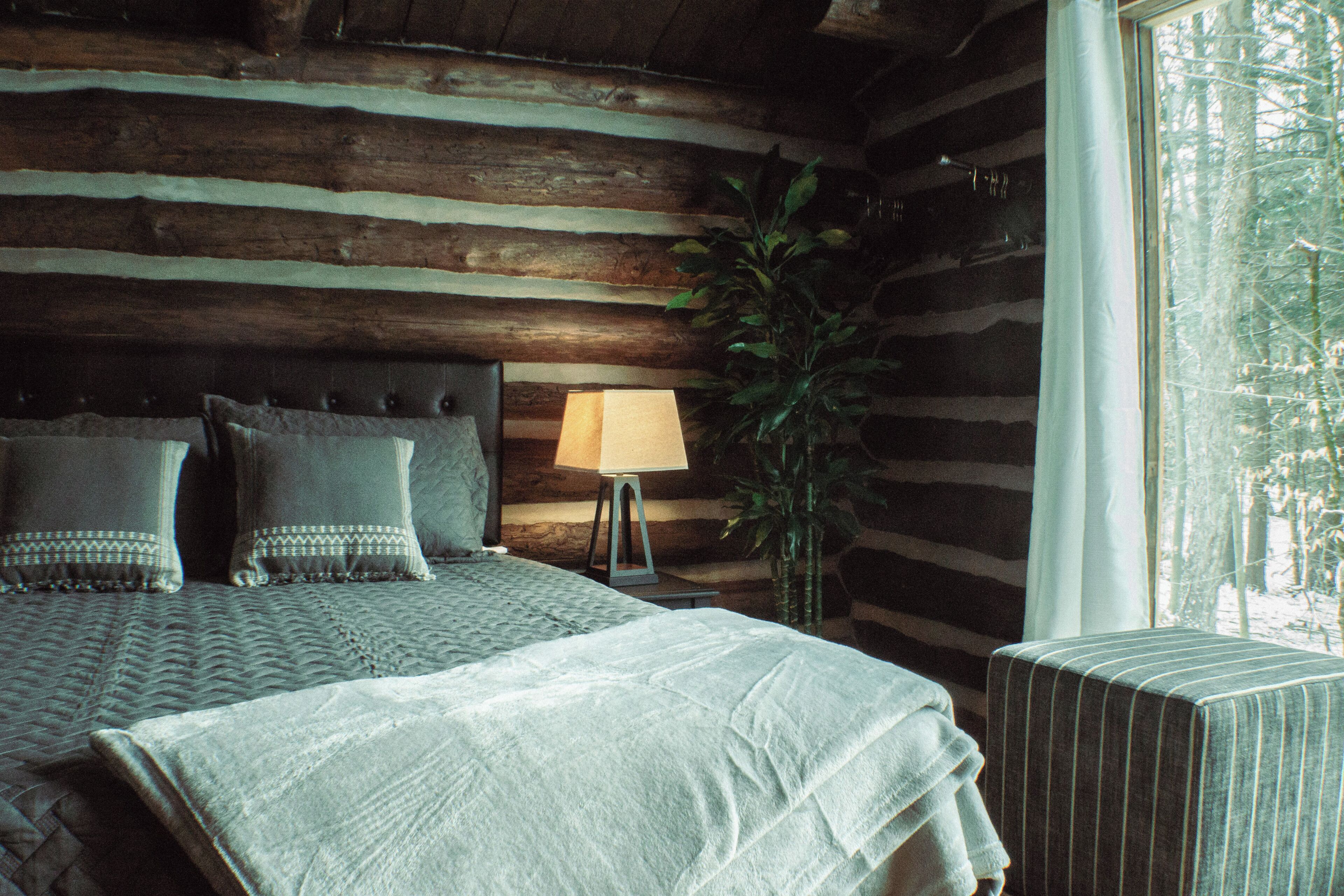 Stuga Deluxe - 1 queensize-säng - uteplats - utsikt mot trädgården