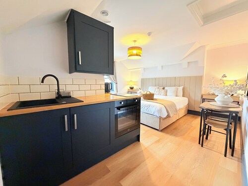 Apartment 6
City centre stylish and comfortable
