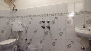 Bathroom - chhaya Niwas (Dharamshala)