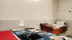 Room - chhaya Niwas (Dharamshala)