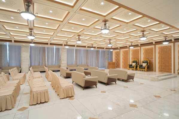 Banquet hall - STATUS DINE BANQUET AND RESTAURANT (Ahmedabad)