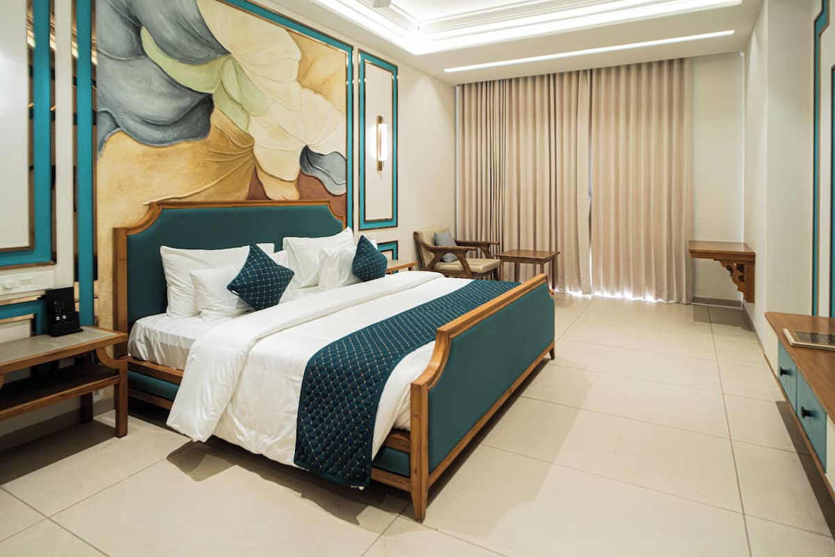 Premium Room | In-room safe, laptop workspace, iron/ironing board, free WiFi