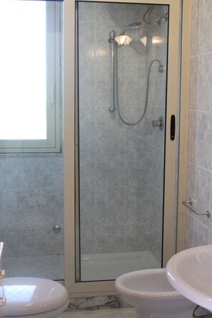 Bathroom - Vrbo Property (Floridia)