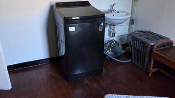 ู
ูุฒู - ูฃ ุบุฑู ููู
- ุจุดุฑูุฉ