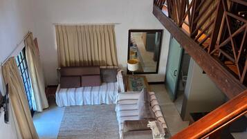 House, 3 Bedrooms, Balcony | Living room