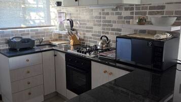 House, 3 Bedrooms, Balcony | Interior