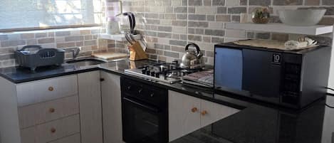 House, 3 Bedrooms, Balcony | Interior