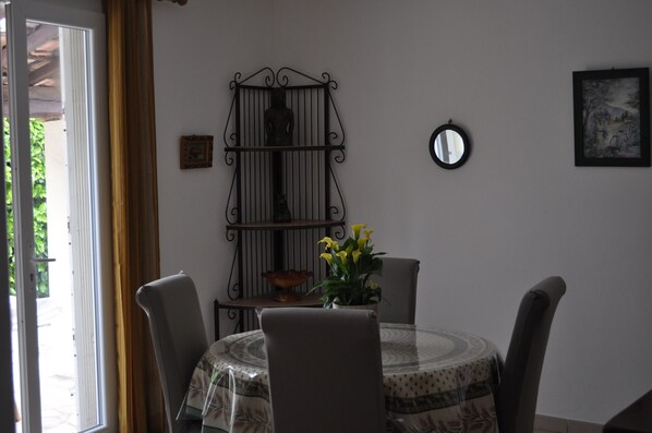 Dining - Vrbo Property (VALBONNE)