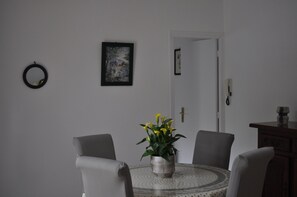 Dining - House with private garden (VALBONNE)