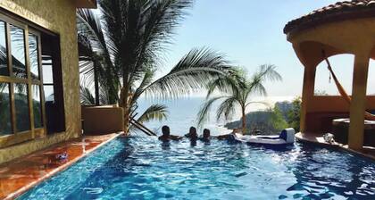 Spacious 6-bedroom house in Escahauite area with pool