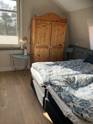 4 bedrooms, iron/ironing board, WiFi, bed sheets - Vacation home for several generations near the sea (Oostkapelle)