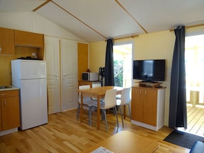 Dining - 2-bedroom mobile home, 4-star campsite (Saint-Jean-de-Monts)
