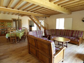 Interior - Large country cottage (Donnay)