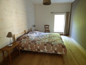 Room - Large country cottage (Donnay)