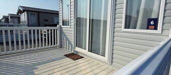 3-bed - Sleeps 6 - Parking - Balcony