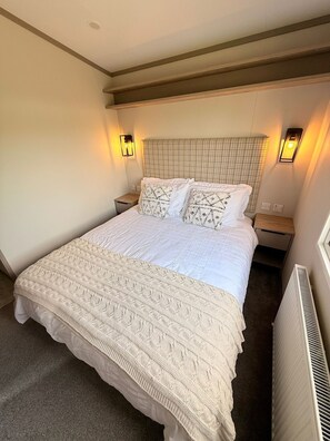 Room - Cabin Sleeps 6 With Parking and Balcony (Malton)