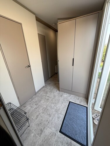 Cabin Sleeps 6 With Parking and Balcony