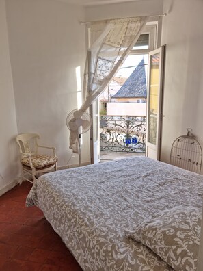 3 chambres, fer et planche à repasser, Wi-Fi, draps fournis