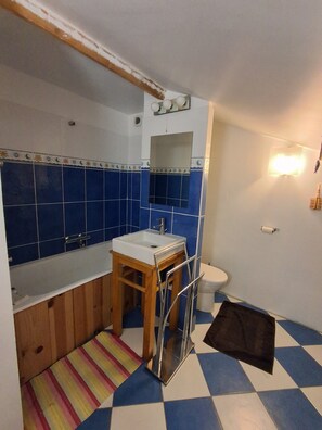 Shower, towels, toilet paper - A week at the rhythm of the tides in a charming stone house. (Le Minihic-sur-Rance)