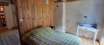 A week at the rhythm of the tides in a charming stone house.