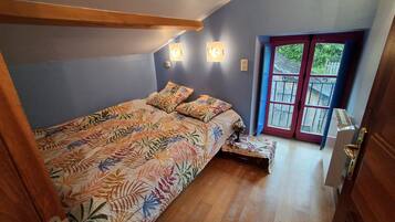 3 chambres, fer et planche à repasser, Wi-Fi, draps fournis