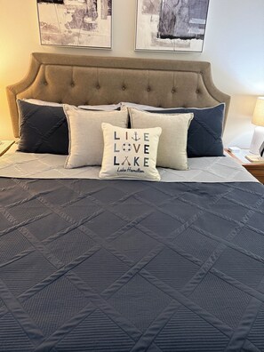 1 habitación, tabla de planchar con plancha, wifi gratis y ropa de cama 