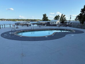 A swimming pool with a deck, a railing, and a view of the water. - Cozy Lake Hamilton 1-bedroom condo with Relaxing views (Hot Springs)