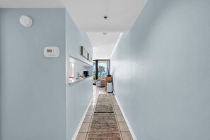 Interior - 🏖️Stunning Beachfront Views | 3 Pools | 1BR | Sunbird 202E🏖️ (Panama City)