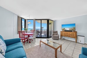 Smart TV - 🏖️Stunning Beachfront Views | 3 Pools | 1BR | Sunbird 202E🏖️ (Panama City)