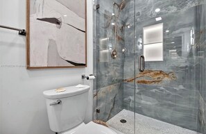 Shower, hair dryer, towels, soap - Waterfront pool home- 3BR/3BA Hollywood Beach (Hollywood)