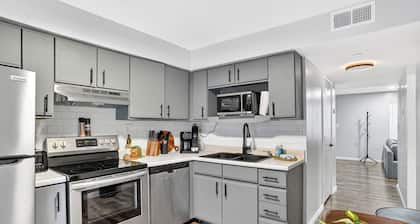 Newly Remodeled Condo in the Heart of Springfield