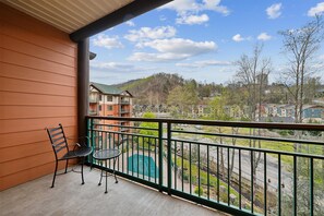 Property grounds - 🌄Baskins Creek 404 | Fireplace | Walk to Downtown Gatlinburg 🐻 (Gatlinburg)